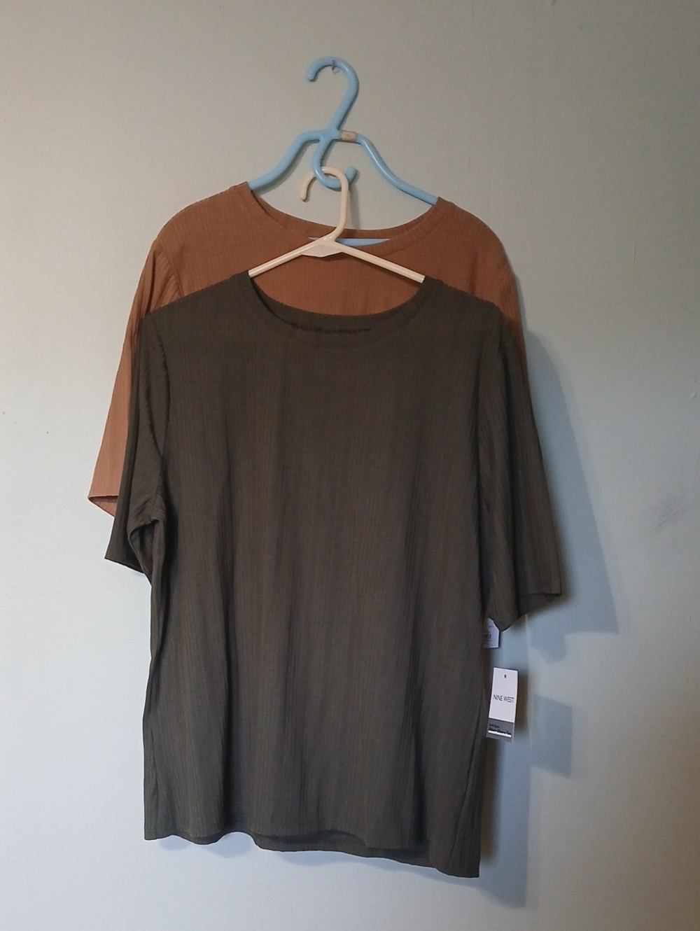 Set Of Two Nine West Elbow Short Sleeve Tees in Olive and Tan Size S NWT